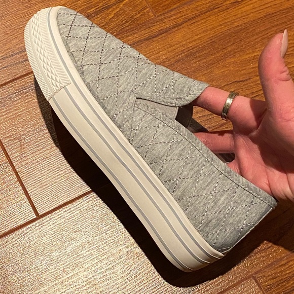 Grey quilted slip ons - Picture 2 of 4